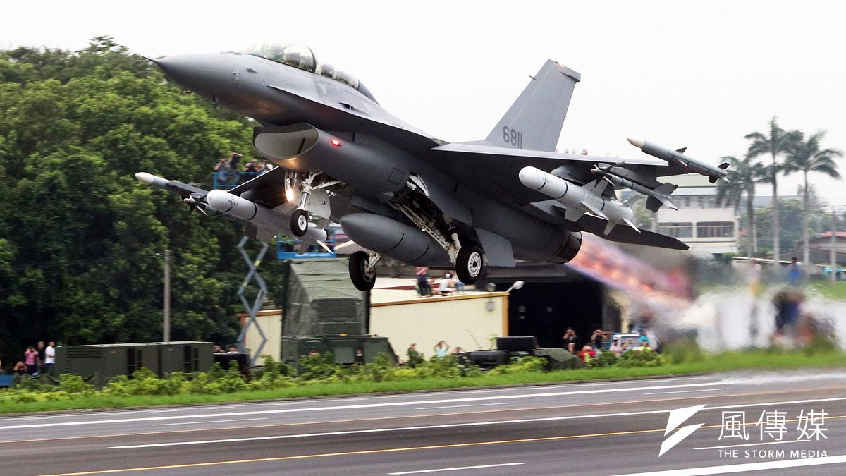 被視為國內航太產業重要一步的「F-16維修中心」28日上午在漢翔公司沙鹿廠區舉行揭牌儀式。圖為F-16戰機。(資料照,蘇仲泓攝) 被視為國內航太產業重要一步的「F-16維修中心」28日上午在漢翔公司沙鹿廠區舉行揭牌儀式。圖為F-16戰機。(資料照,蘇仲泓攝)