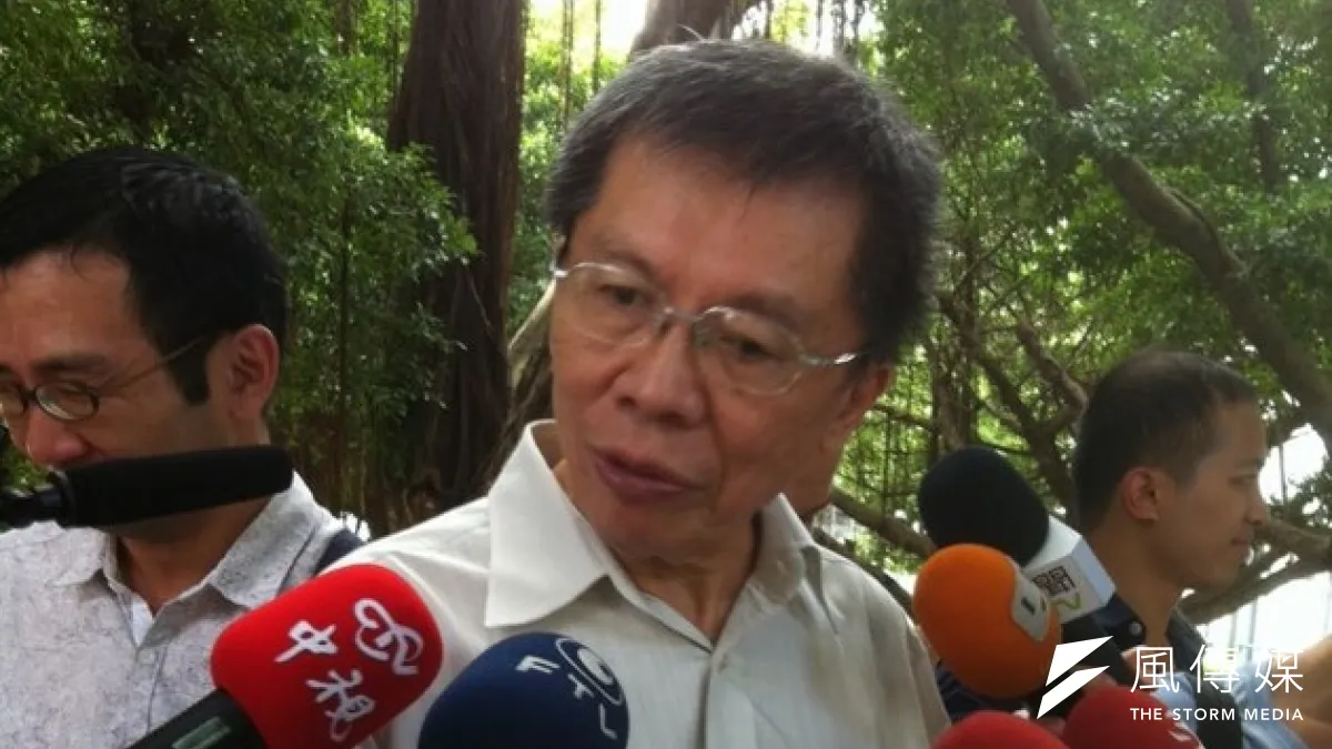 前立委、台北市長擬參選人沈富雄18日受訪時表示,柯文哲參選既無親民黨、新黨,也沒有馮光遠,怎麼能稱為「在野大聯盟」?(顏振凱攝)