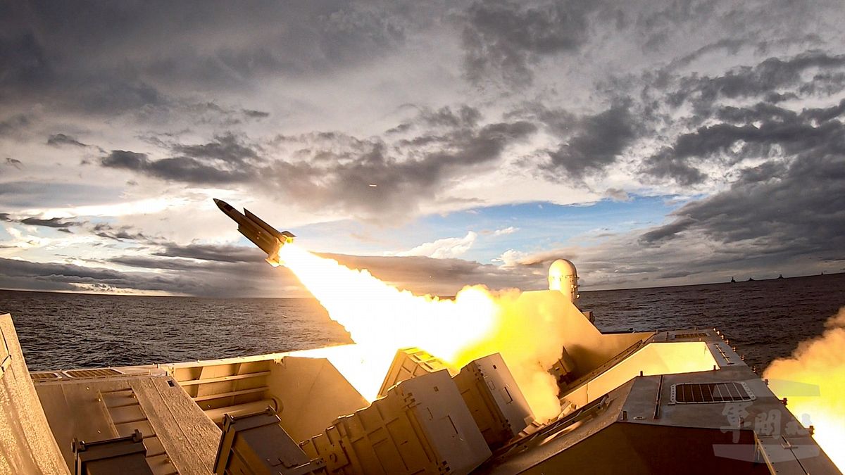 前總統馬英九近日提出共軍攻台「首戰即終戰」引發討論。圖為漢光演習實施雄三反艦飛彈實彈射擊。(資料照,軍聞社提供 ) 前總統馬英九近日提出共軍攻台「首戰即終戰」引發討論。圖為漢光演習實施雄三反艦飛彈實彈射擊。(資料照,軍聞社提供 )