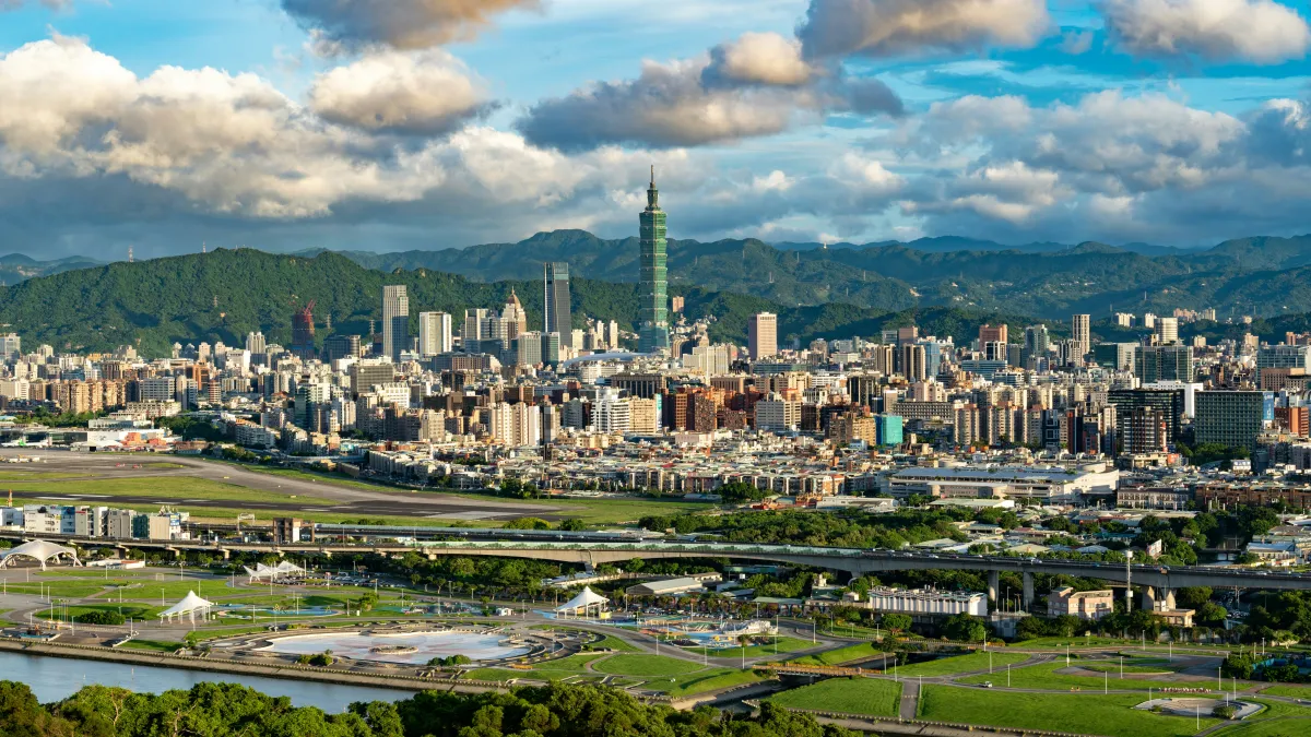 根據觀光署最新資料,115年3月六都造訪人次排名,最熱門的國旅縣市前三名分別為台北市、台中市以及新北市。(示意圖/取自unsplash)