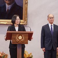 李大維氏(右)は、蔡英文政権下で外交部長(外務大臣に相当)、国家安全会議秘書長、海峡交流基金会会長、総統府秘書長などの要職を歴任し、蔡英文氏に重用された。(写真/盧逸峰撮影) 李大維氏(右)は、蔡英文政権下で外交部長(外務大臣に相当)、国家安全会議秘書長、海峡交流基金会会長、総統府秘書長などの要職を歴任し、蔡英文氏に重用された。(写真/盧逸峰撮影)