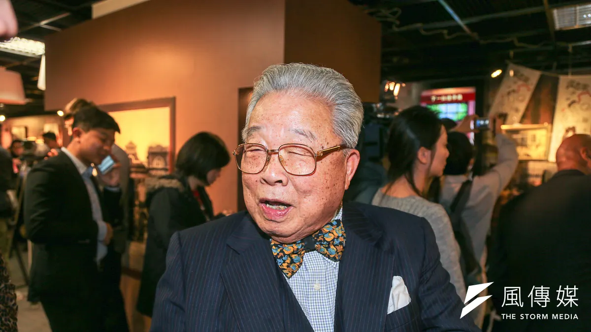 前衛生署署長施純仁18日中午因血壓過低被家人送至台北榮總,經急救後仍無自發性呼吸心跳,在家屬同意下停止急救,享耆壽95歲。(資料照,陳明仁攝) 前衛生署署長施純仁18日中午因血壓過低被家人送至台北榮總,經急救後仍無自發性呼吸心跳,在家屬同意下停止急救,享耆壽95歲。(資料照,陳明仁攝)