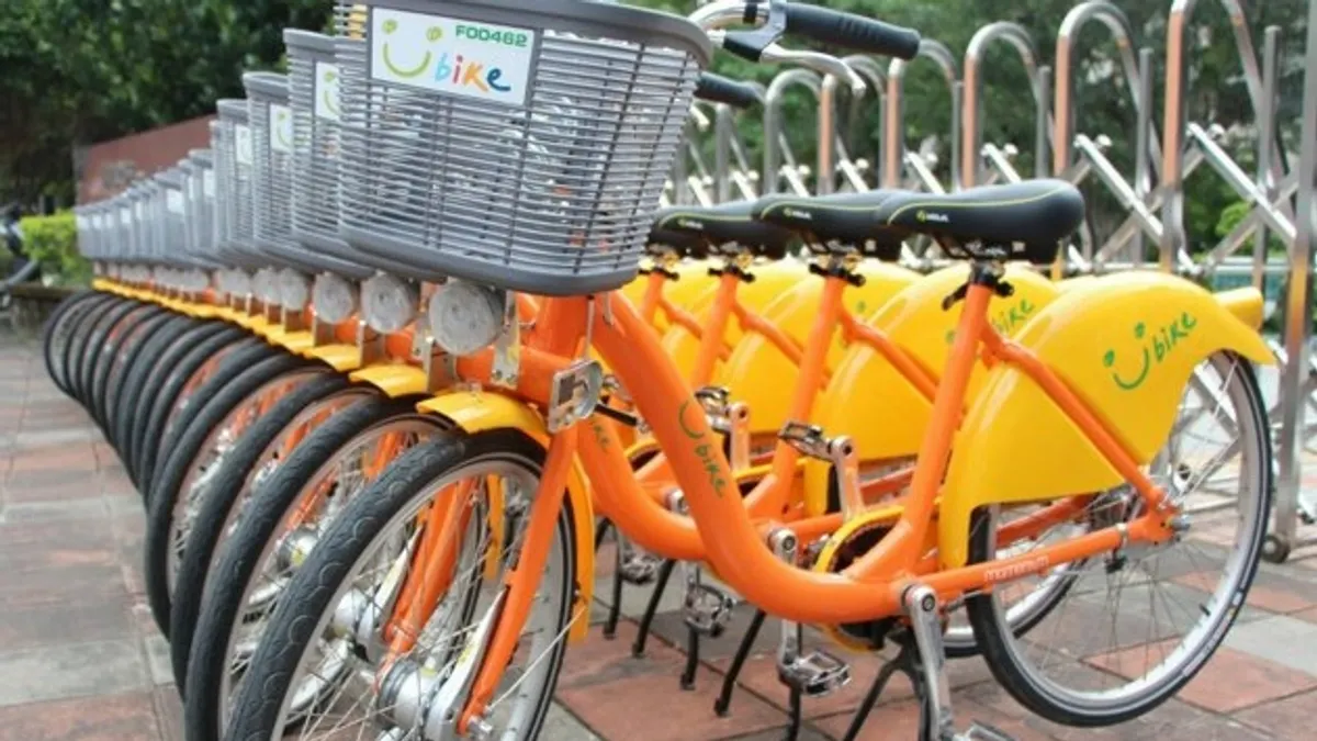 交通局提醒,民眾需登入 YouBike 官方網站或 APP,進入「公共自行車傷害險」專區填寫資料。最關鍵的一項,是 資料必須與實際騎乘者相同,才能在發生事故時順利申請理賠。依照目前公布的保障內容,意外若造成死亡、失能或需住院等情形,只要提出醫療單據等文件,即可向保險公司申請理賠。(資料照片,葉信菉攝) 交通局提醒,民眾需登入 YouBike 官方網站或 APP,進入「公共自行車傷害險」專區填寫資料。最關鍵的一項,是 資料必須與實際騎乘者相同,才能在發生事故時順利申請理賠。依照目前公布的保障內容,意外若造成死亡、失能或需住院等情形,只要提出醫療單據等文件,即可向保險公司申請理賠。(資料照片,葉信菉攝)