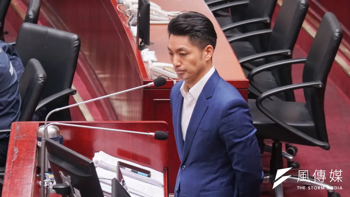 蔣萬安(見圖)爭取台北市長連任,原本不被看好的對手沈伯洋逆勢造起「洋流」,讓他不能再冷處理選情。(蔡親傑攝)