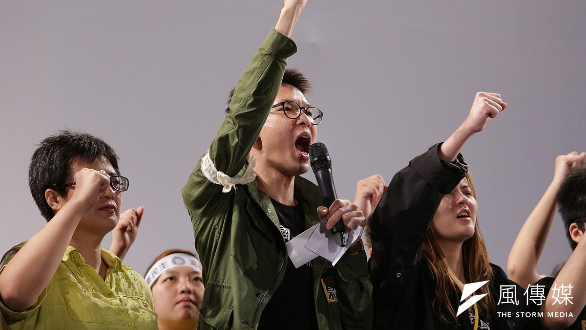 林飛帆過去靠高舉「公平正義」在政壇崛起,卻在擔任民進黨副秘書長時,無視所屬單位發生不公不義之事。(資料照,林旻萱攝) 林飛帆過去靠高舉「公平正義」在政壇崛起,卻在擔任民進黨副秘書長時,無視所屬單位發生不公不義之事。(資料照,林旻萱攝)