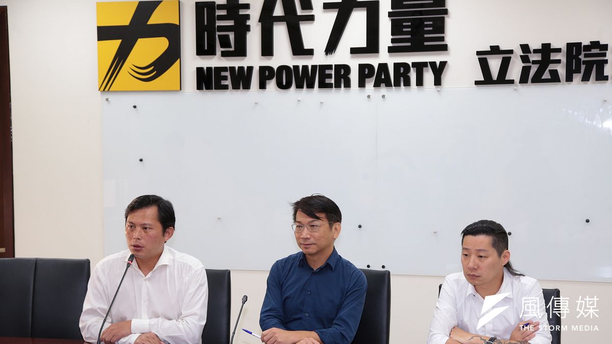 作者認為,隨著投票日逼近,而時代力量仍是小黨,卻任由各種脫軌戲碼接連上演,透露的訊息恐怕是人才危機、領導危機、以及組織的存亡危機。(顏麟宇攝) 作者認為,隨著投票日逼近,而時代力量仍是小黨,卻任由各種脫軌戲碼接連上演,透露的訊息恐怕是人才危機、領導危機、以及組織的存亡危機。(顏麟宇攝)