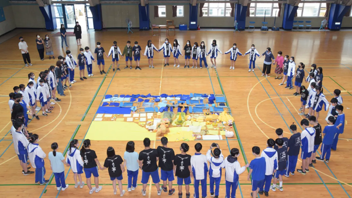 濱江實中以烏俄戰爭為題材,針對背景、歷史脈絡、戰爭衍生的問題以及人權議題等進行探究。(圖/臺北市濱江實驗國民中學提供)
