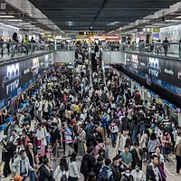 台北メトロは多くの人の通勤通学の手段であり、その清潔さと便利さが常に称賛される。(写真/王仁邑提供) 台北メトロは多くの人の通勤通学の手段であり、その清潔さと便利さが常に称賛される。(写真/王仁邑提供)