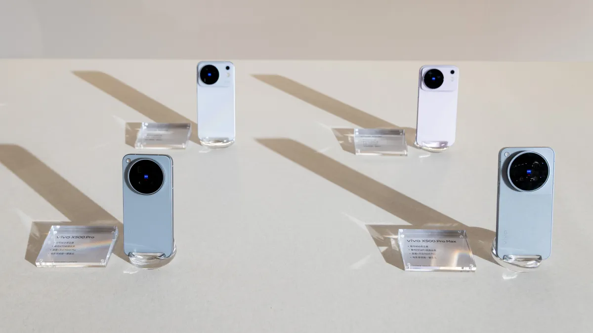 vivo X500 Pro提供晴天、覽霞、攝夜、大地回聲四款配色;X500則提供晴天、晨曦、攝夜、大地回聲四款配色。(vivo提供)