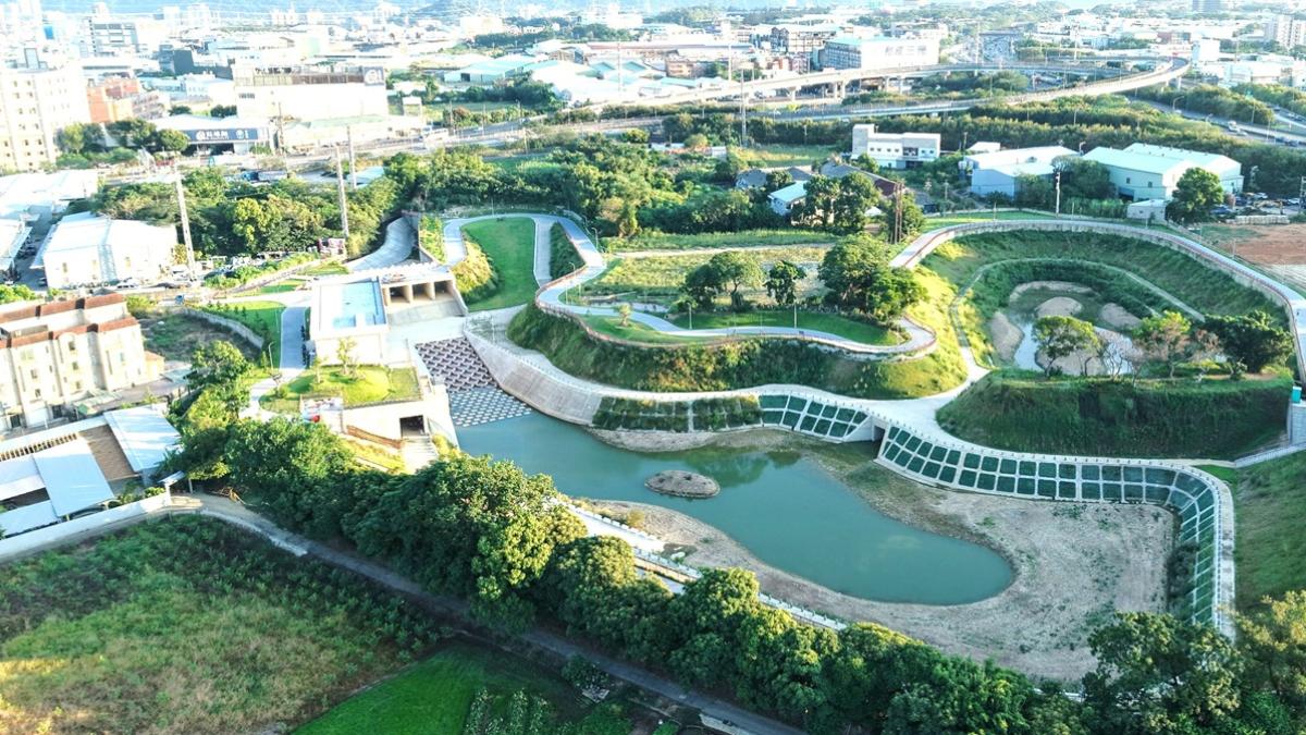 桃園豪雨7區破60毫米!中壢「這路段」大逆轉沒積水,張善政曝未來5年治水藍圖