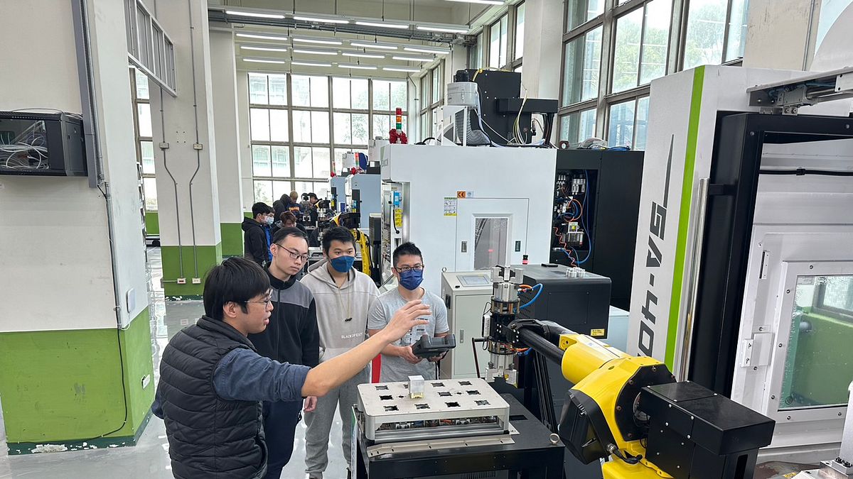 桃竹苗分署「智慧製造產線」教學場域訓練實況。(圖/勞動力發展署桃竹苗分署提供) 桃竹苗分署「智慧製造產線」教學場域訓練實況。(圖/勞動力發展署桃竹苗分署提供)