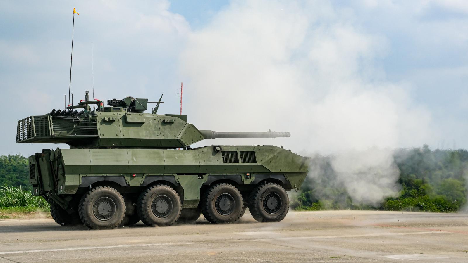 尷尬!「獵豹」輪型戰車實彈射擊「不發火」 軍備局廠長自嘲:運氣很好遇到了