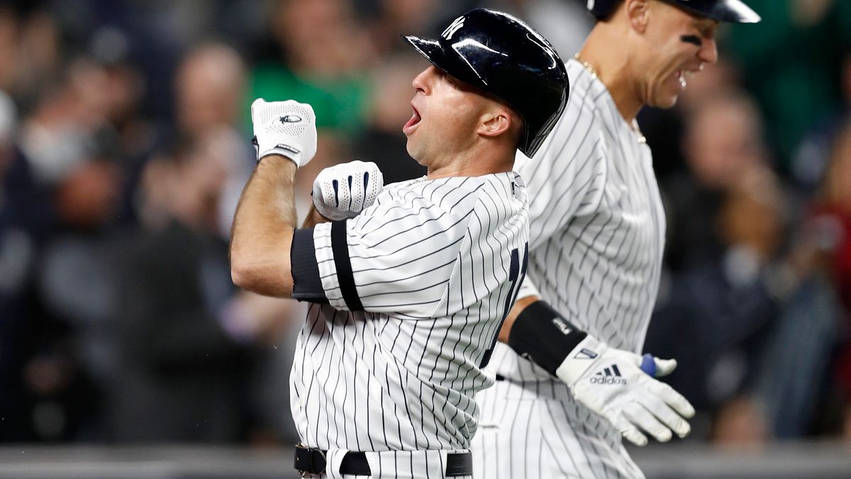 打出逆轉的滿貫砲後達成了生涯百轟的紀錄,賈納(前)也忍不住振臂歡呼。(美聯社) 打出逆轉的滿貫砲後達成了生涯百轟的紀錄,賈納(前)也忍不住振臂歡呼。(美聯社)