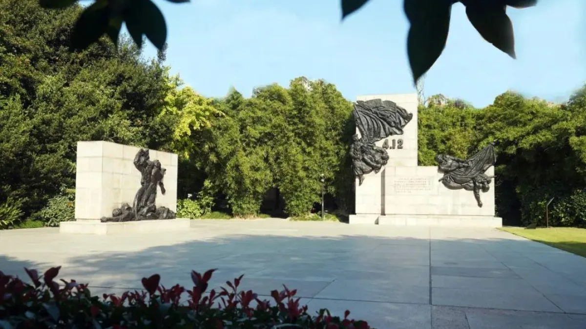 大陸的龍華烈士陵園,紀念遭蔣中正殺害的共產黨員,中共不可能忘記此一仇恨。(作者提供)