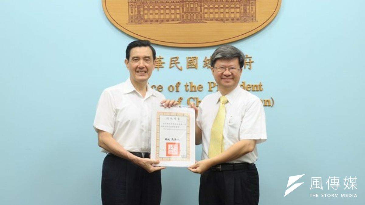 吳思華(右)原本將續任政大代理校長,但因將接任教育部長而出現變數。(取自總統創新獎網站) 吳思華(右)原本將續任政大代理校長,但因將接任教育部長而出現變數。(取自總統創新獎網站)