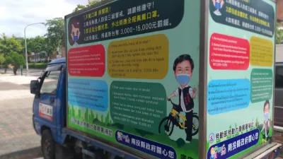 南投縣政府錄製六國語言,透過廣播車走訪轄內十三鄉鎮市,向移工宣導防疫措施。(圖/南投縣政府提供)