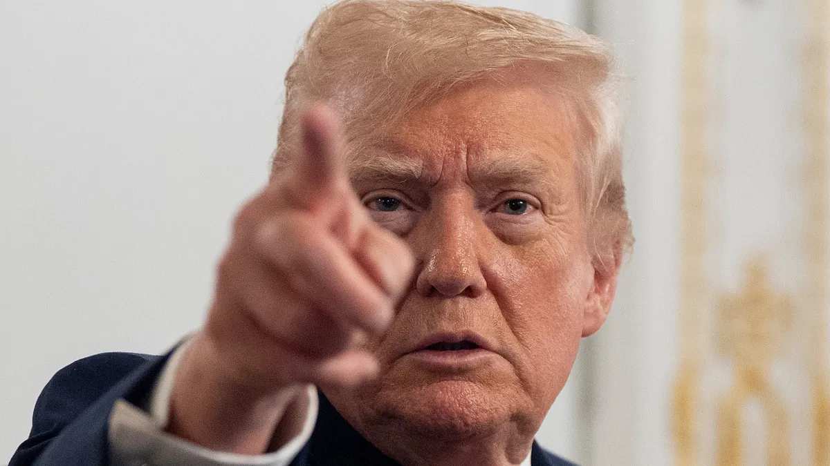 美國總統川普(見圖)指出烏克蘭總統澤倫斯基尚未審閱華府提出的最新俄烏戰爭和平提案文本。(資料照,美聯社) 美國總統川普(見圖)指出烏克蘭總統澤倫斯基尚未審閱華府提出的最新俄烏戰爭和平提案文本。(資料照,美聯社)