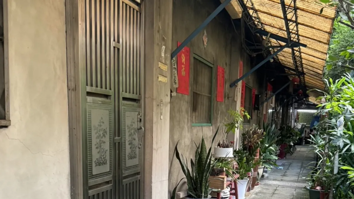 居住長達80年的瑠公圳蔡家老宅,將於11月21日拆除。民間團體發起搶救,要求憲法法庭未開庭前、新北市文資未會勘前,應暫緩拆除。(作者提供)