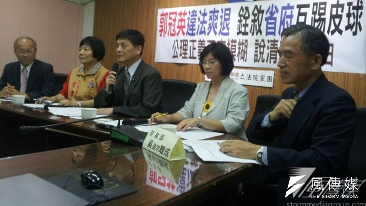 台聯黨團11日邀請省主席林政則(左一)討論郭冠英退休案。(顏振凱攝) 台聯黨團11日邀請省主席林政則(左一)討論郭冠英退休案。(顏振凱攝)