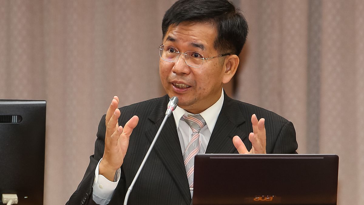 教育部長潘文忠宣布今年9月起在全國各高中實施新制,第一節課(8時10分)前不得強制要求學生到校,延後上課形同廢除早自習。(顏麟宇攝) 教育部長潘文忠宣布今年9月起在全國各高中實施新制,第一節課(8時10分)前不得強制要求學生到校,延後上課形同廢除早自習。(顏麟宇攝)