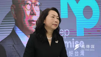 曾列民眾黨不分區立委安全名單的徐春鶯(見圖)涉共諜案,檢方以《反滲透法》等罪起訴後搜查關係人,在一眾藍白人物中意外發現一位綠營姓名。(資料照,柯承惠攝)