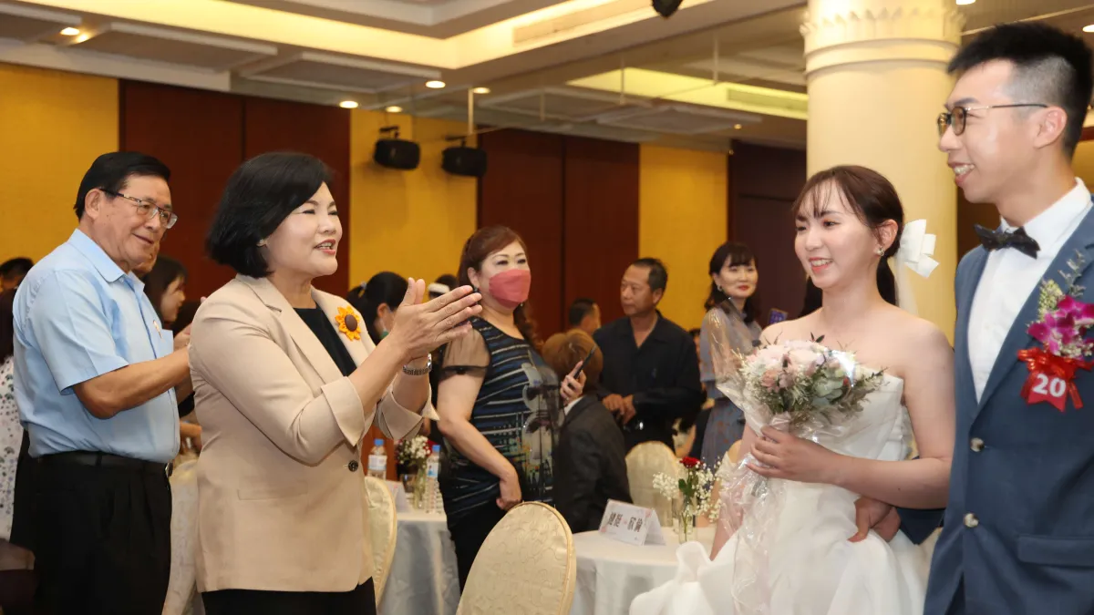 雲林縣長張麗善出席「集團結婚」活動,給予新人祝福。(圖/雲林縣政府民政處提供)