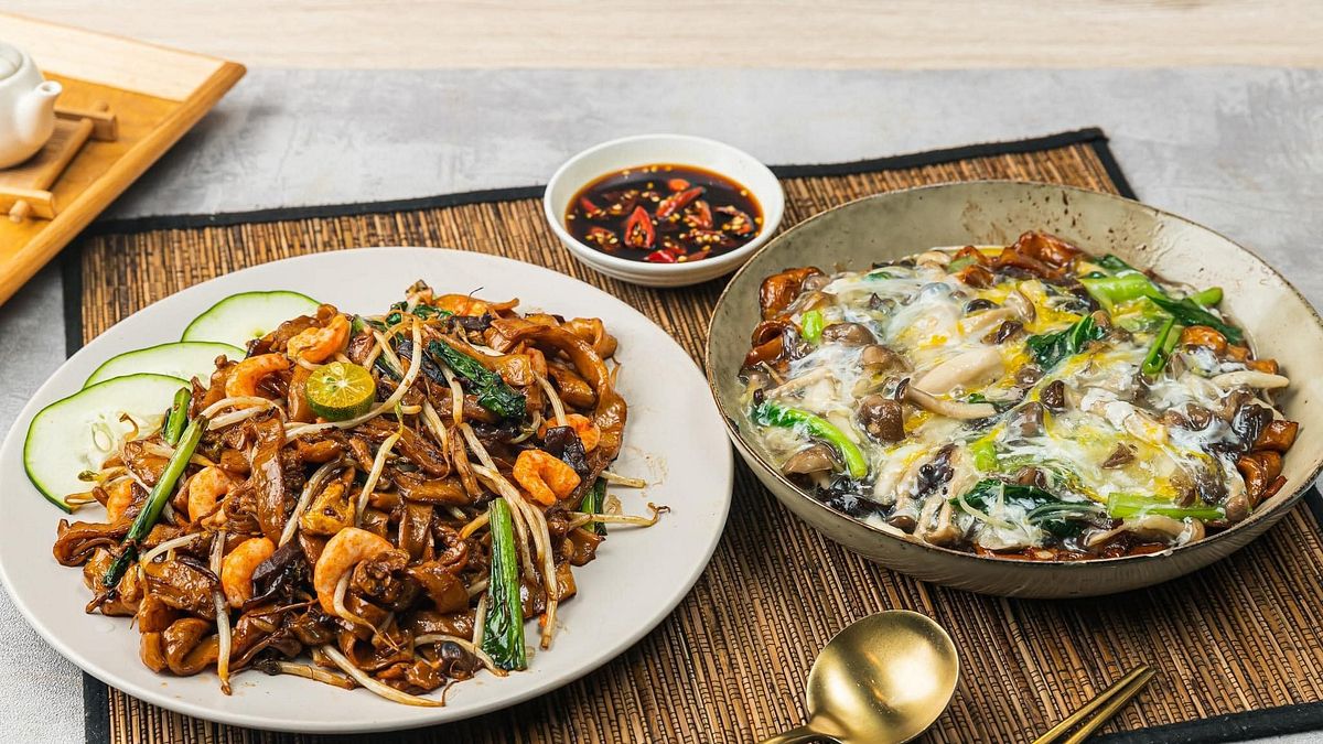 多名受害者都享用了炒粿條(左)與滑蛋河粉(右)。(圖/翻攝自FB/寶林茶室信義遠百a13店-Polam Kopitiam-馬來西亞素食餐廳) 多名受害者都享用了炒粿條(左)與滑蛋河粉(右)。(圖/翻攝自FB/寶林茶室信義遠百a13店-Polam Kopitiam-馬來西亞素食餐廳)