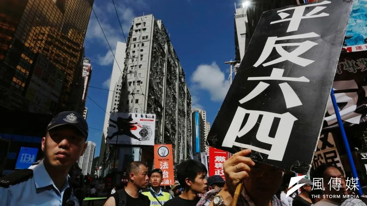 今年適逢六四事件25周年,香港民眾提前在1日走上街頭,要求北京當局平反六四。(美聯社)