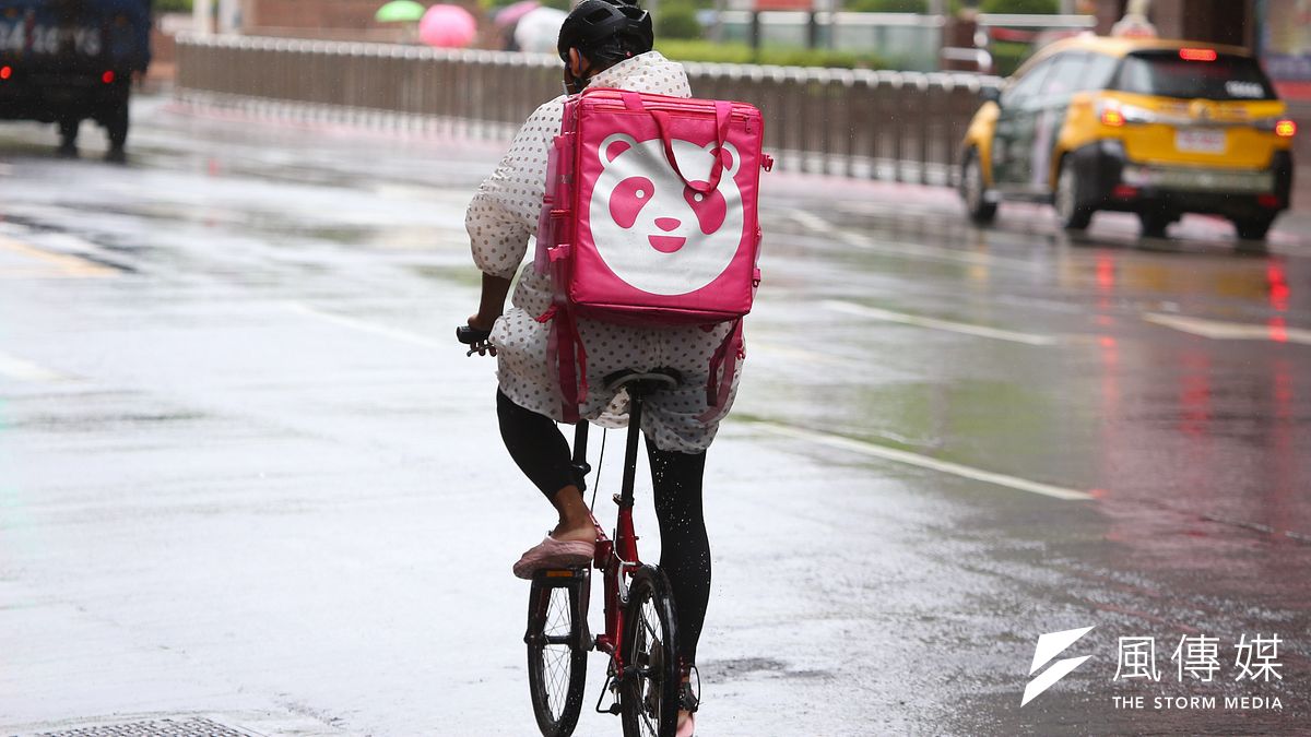 外送員接到訂單留言「不想努力的話可以送上樓⋯⋯」網友解答,上樓後竟然有獎品,獎品公開羨煞所有外送員。(示意圖/顏麟宇攝) 外送員接到訂單留言「不想努力的話可以送上樓⋯⋯」網友解答,上樓後竟然有獎品,獎品公開羨煞所有外送員。(示意圖/顏麟宇攝)