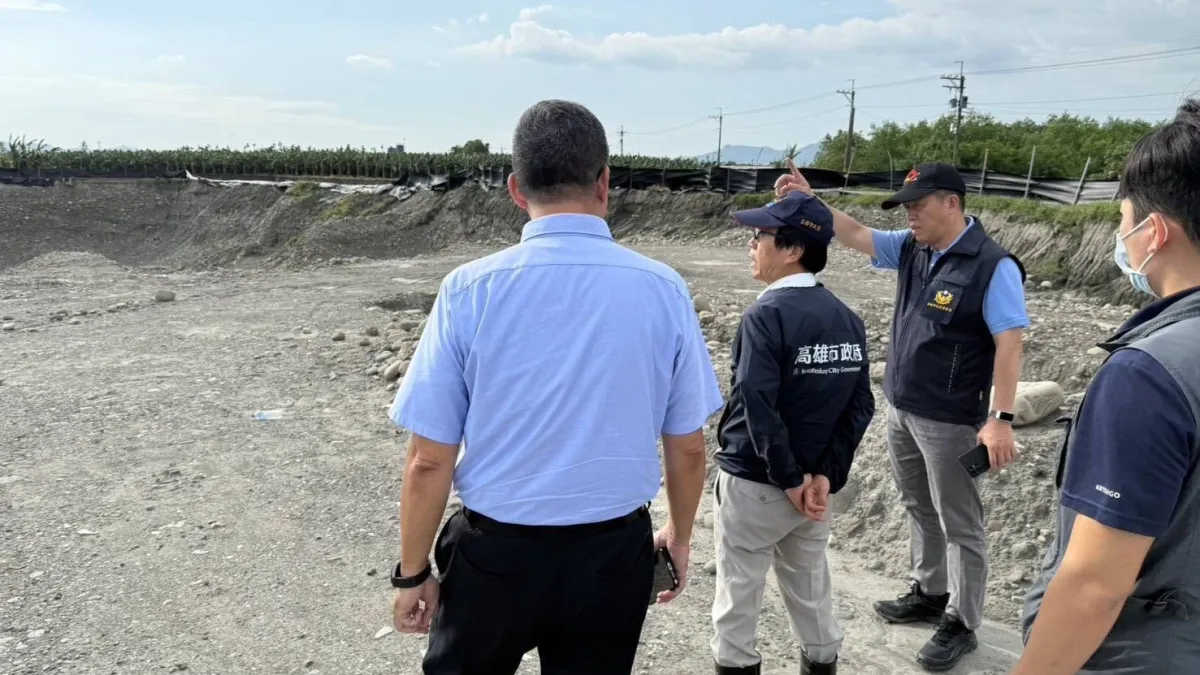 高雄爆發美濃大峽谷(見圖)盜採砂石案,引起內政部也出手加嚴廢土管制,不過卻反而恐管出擴及全台的廢土之亂。(資料照,高雄市經發局提供)