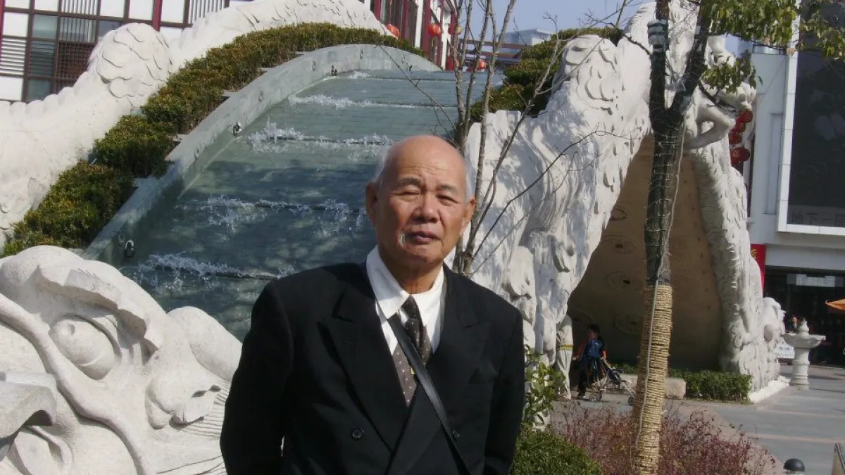 嘉義縣無黨籍立委候選人邱崑龍疑不滿遭指賄選,今天上午被發現在東石鄉白水湖的壽島投海,所幸及時發現,目前送醫後已無生命危險。(取自邱崑龍臉書)