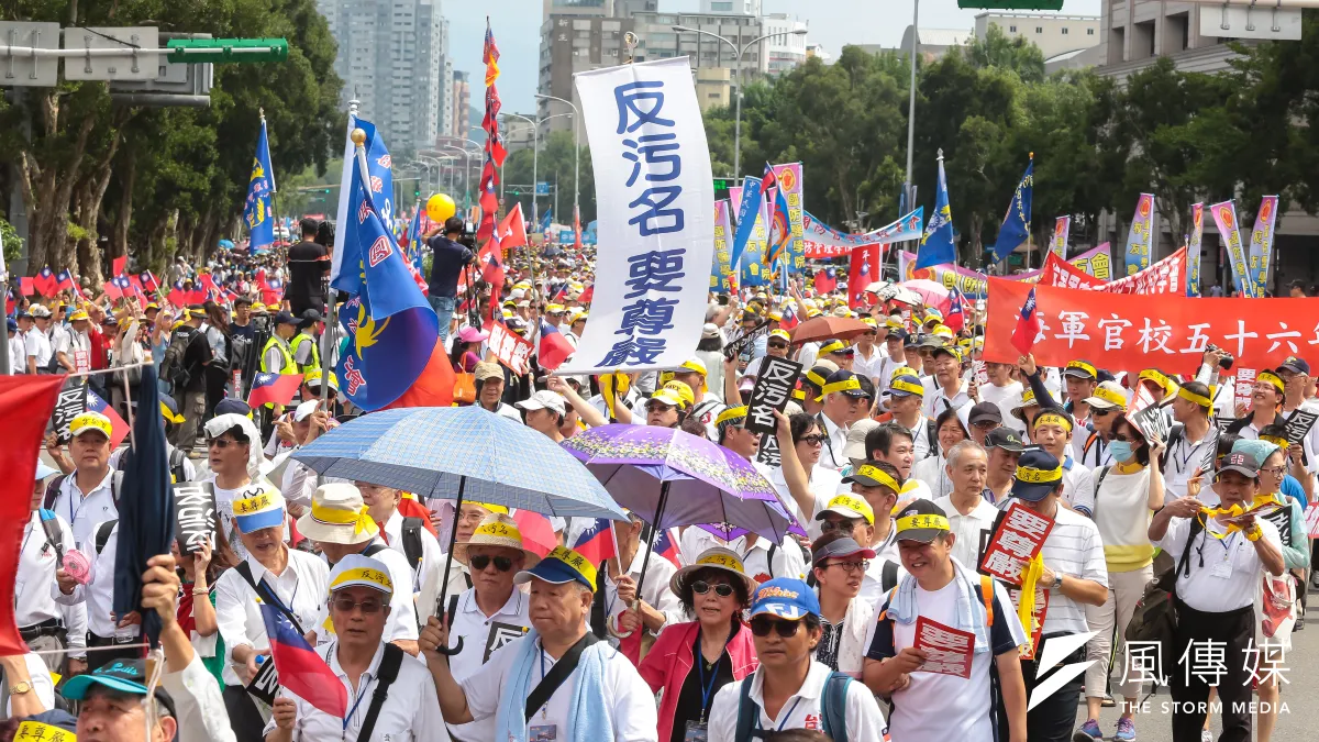 高層官員強調,軍人年金改革部分,一定會顧及軍人的特殊性。圖為去年9月3日,退伍軍人參加反污名大遊行。(資料照,顏麟宇攝)