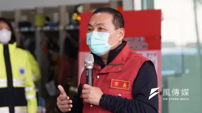 新北市長侯友宜(見圖)認為,中央願意改變政策是一個態度,但他憂心對於通勤族來說,一週2片口罩足夠嗎?同時,他也表示源頭管理是重點,中央應該清楚說明,以免造成民眾恐慌。(資料照,盧逸峰攝)