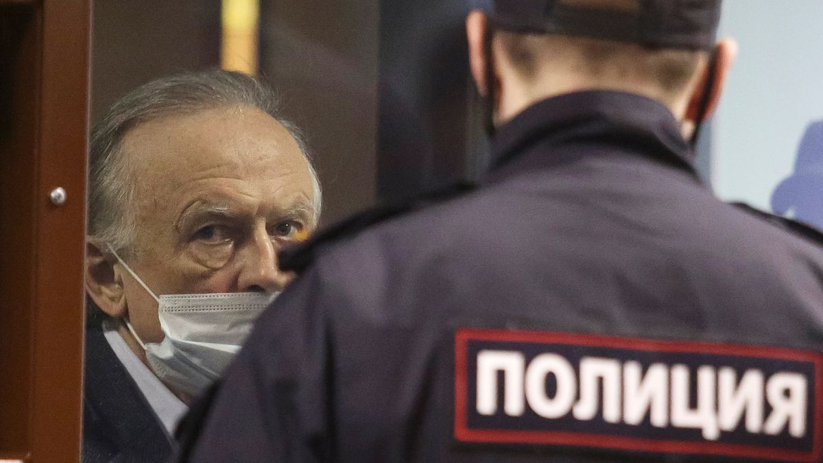 俄羅斯歷史學教授索科洛夫,2019年因殺害並分屍女學生戀人被捕,但僅遭判刑12年半。(AP) 俄羅斯歷史學教授索科洛夫,2019年因殺害並分屍女學生戀人被捕,但僅遭判刑12年半。(AP)