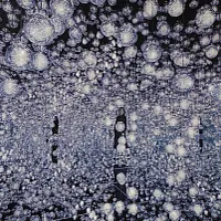 チームラボ《Bubble Universe》:光の球体がぷるんと輝き、環境と一体化して生まれる幻想的な光の空間。(写真/©チームラボ提供) チームラボ《Bubble Universe》:光の球体がぷるんと輝き、環境と一体化して生まれる幻想的な光の空間。(写真/©チームラボ提供)