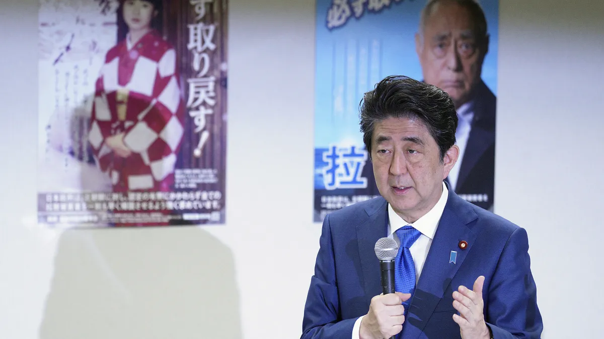 2018年4月,日本首相安倍晉三對「遭北韓綁架日本人」問題發表談話(AP)