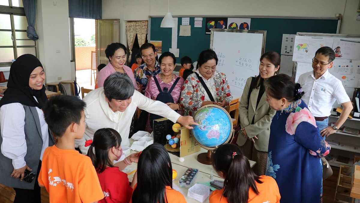 來自泰國的AMI蒙特梭利培訓中心參訪團前往嘉義縣,考察公共化蒙特梭利教育,並於當地交流。(圖/嘉義縣政府提供) 來自泰國的AMI蒙特梭利培訓中心參訪團前往嘉義縣,考察公共化蒙特梭利教育,並於當地交流。(圖/嘉義縣政府提供)