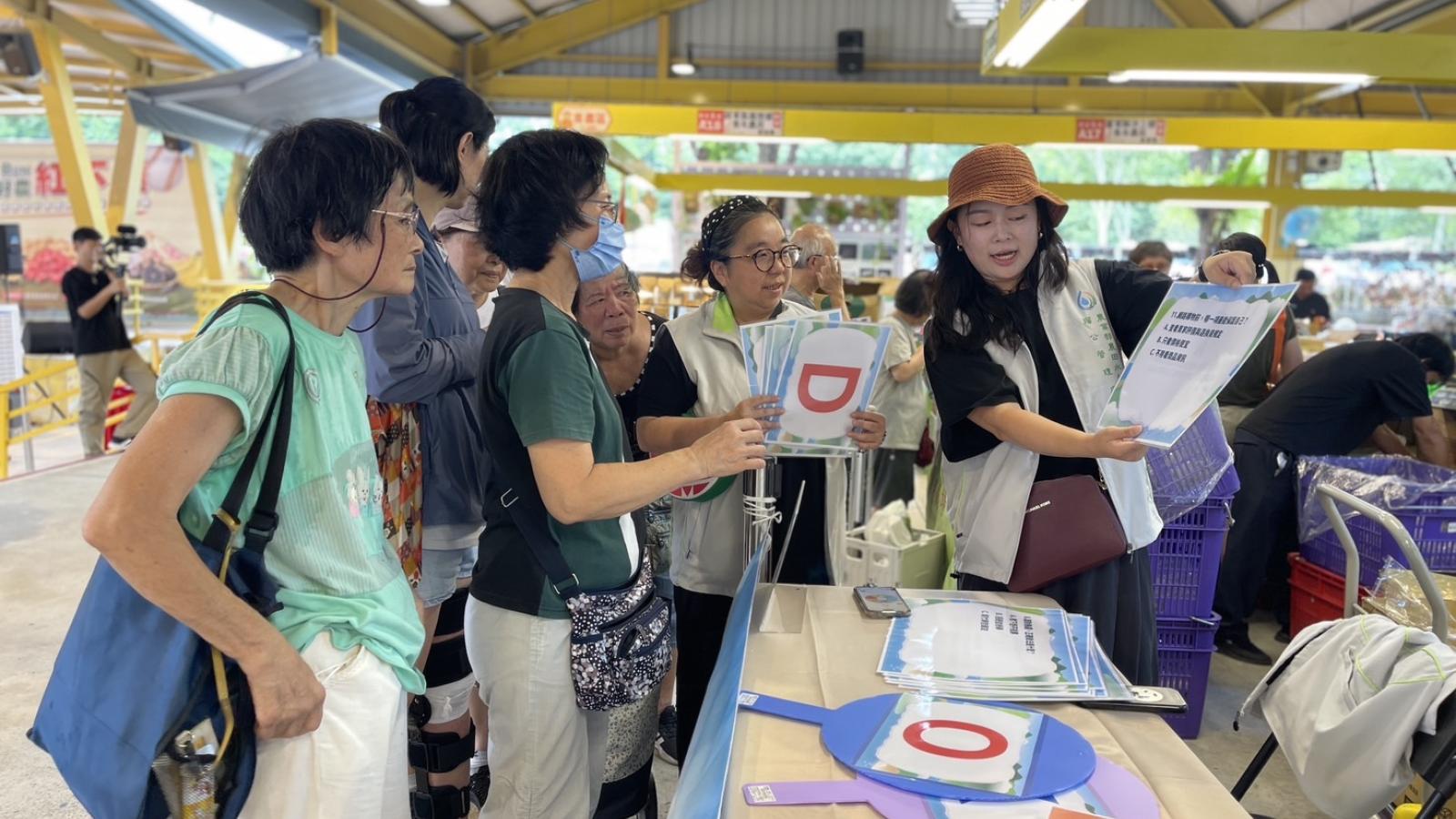 大雨澆不熄反詐熱情!瑠公管理處希望廣場宣導永續廉政 長者自曝曾被騙光帳戶