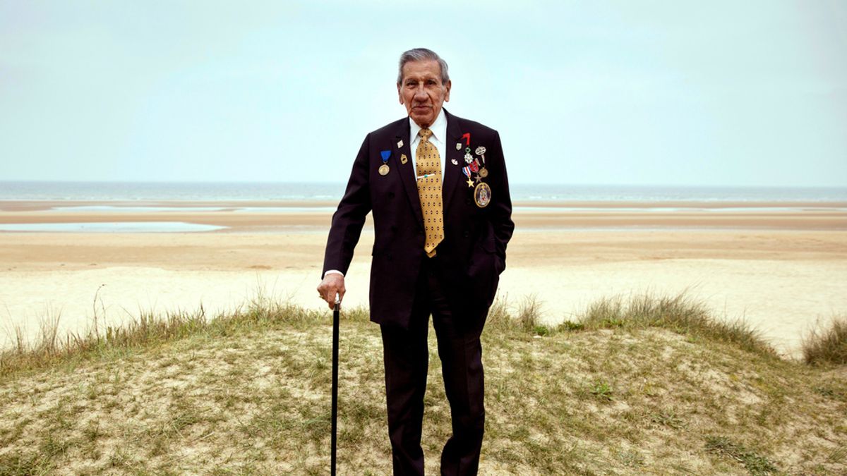 曾在諾曼第槍林彈雨下搶救傷員!二戰美軍老兵謝伊101歲去世,生前感嘆「我以為世界能從此和平」
