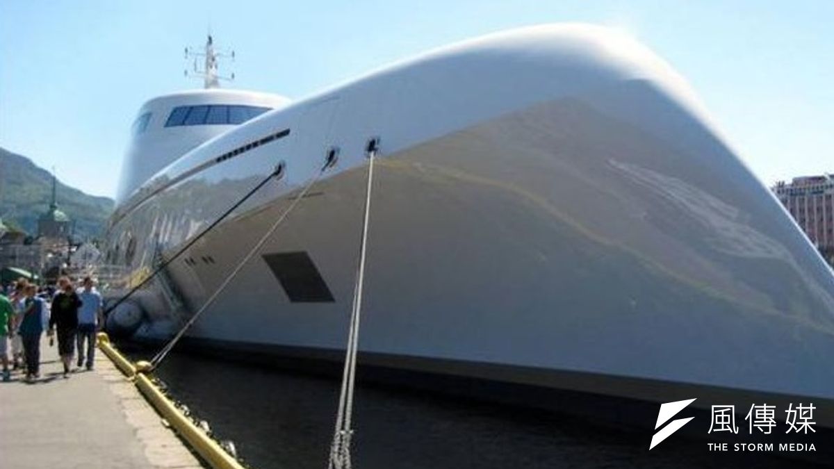 英國旅遊公司於今年情人節推出潛水艇旅遊行程。(取自旅遊公司網頁) 英國旅遊公司於今年情人節推出潛水艇旅遊行程。(取自旅遊公司網頁)