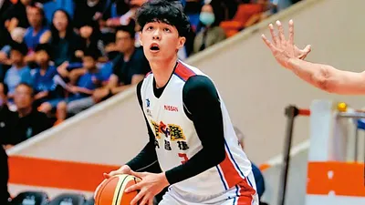 台灣籃壇近期爆發球員涉賭和疑似涉及假球事件,除了先前浮上檯面的SBL球員吳季穎(見圖)、台啤永豐雲豹羅振峰,疑有其他人員涉入。(資料照,取自裕隆納智捷籃球隊臉書)