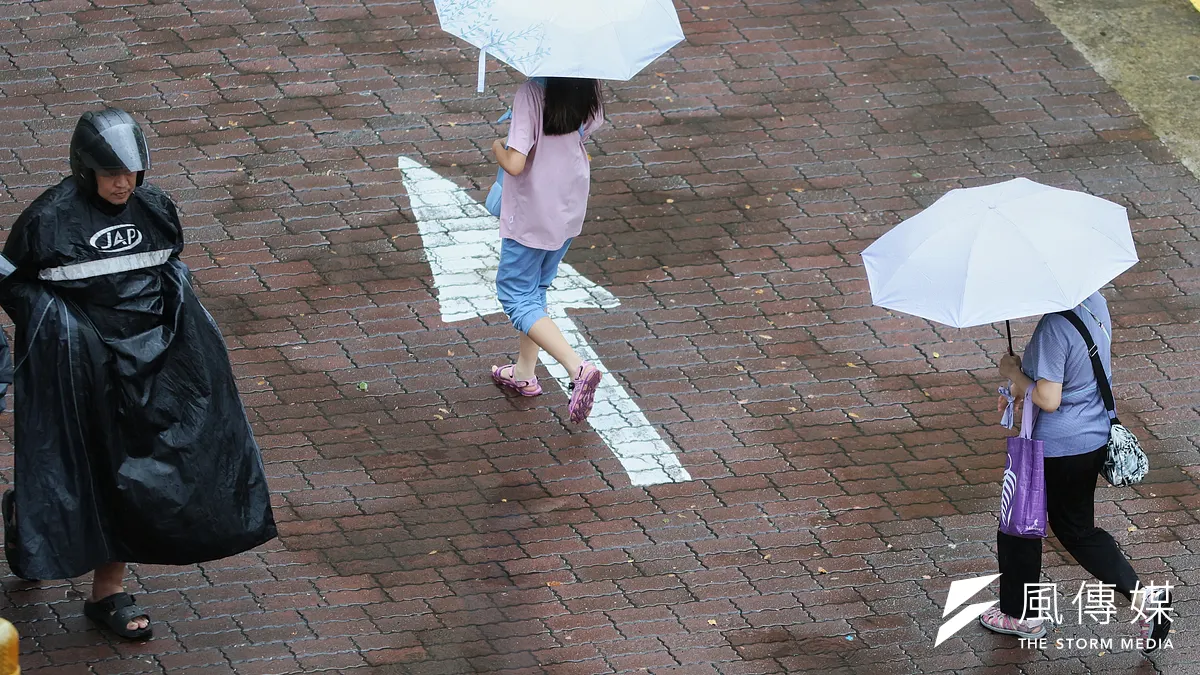 台風26号(フォンウォン)の中心は、まずフィリピン北部を通過した後、北へ向きを変え、台湾海峡に沿って台湾本島に非常に接近しながら北上する見通し。台湾への上陸の可能性も排除できない。(資料写真/柯承惠撮影) 台風26号(フォンウォン)の中心は、まずフィリピン北部を通過した後、北へ向きを変え、台湾海峡に沿って台湾本島に非常に接近しながら北上する見通し。台湾への上陸の可能性も排除できない。(資料写真/柯承惠撮影)
