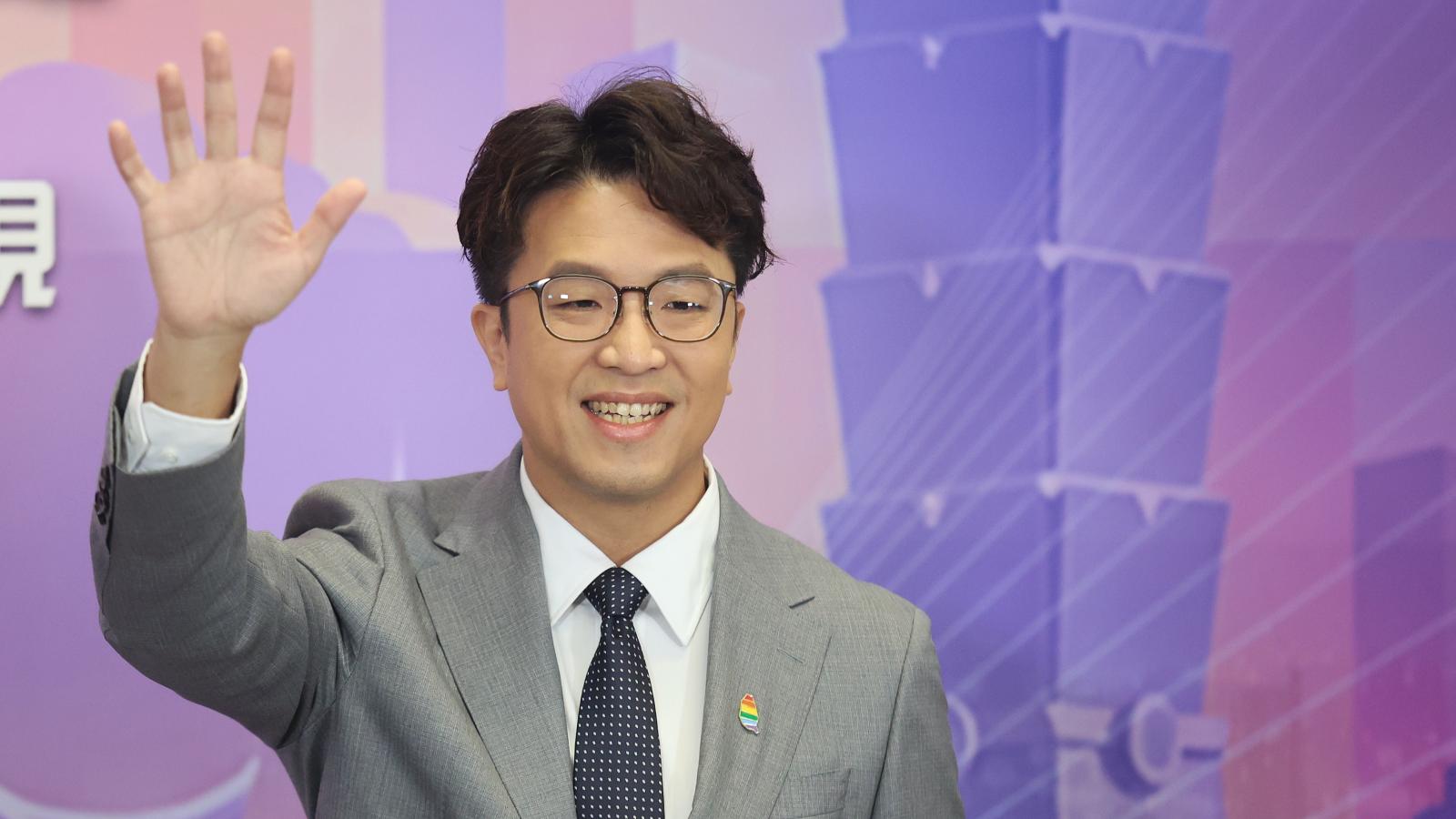 台北市長電視辯論》沈伯洋批市政SOP掌握不清 蔣萬安反擊:製造不實言論