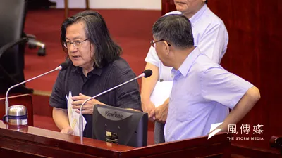 台北市長柯文哲(右)宣布組黨,柯陣營也和前都發局長林洲民(左)聯絡,盼他能名列不分區立委名單。(資料照,甘岱民攝)