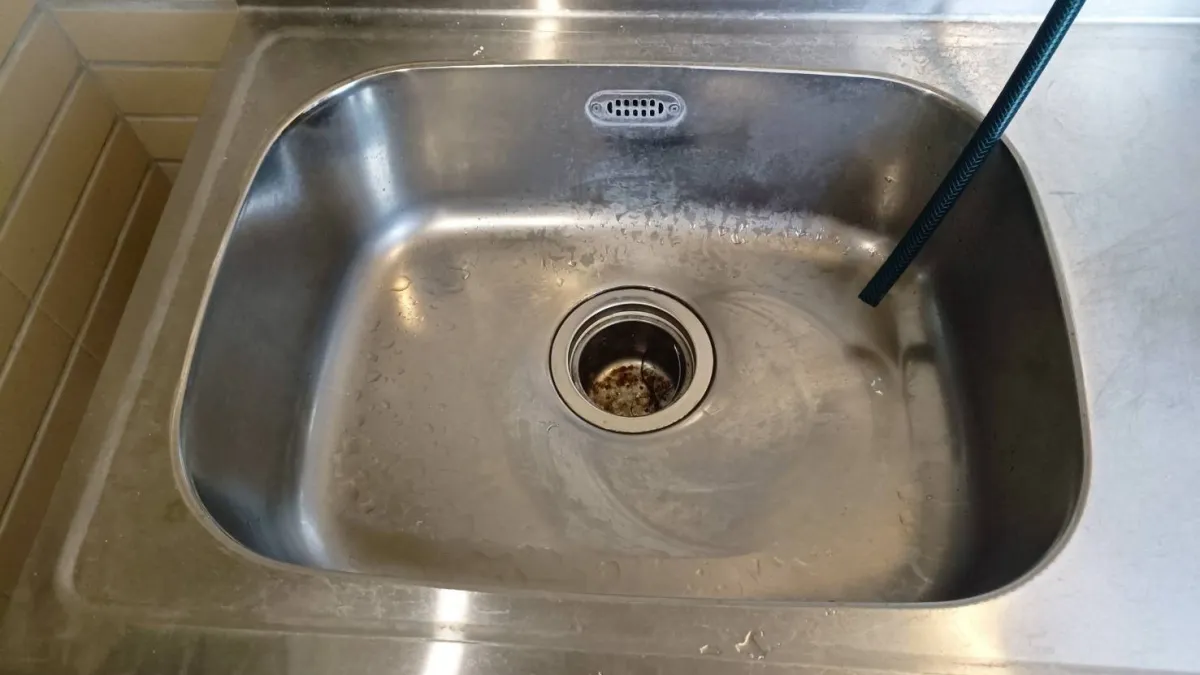 廚房、浴室的水垢不必用力狂刷!內行人推1款天然清潔劑,全聯就買得到。(圖/翻攝自臉書社團「我愛全聯-好物老實説」)