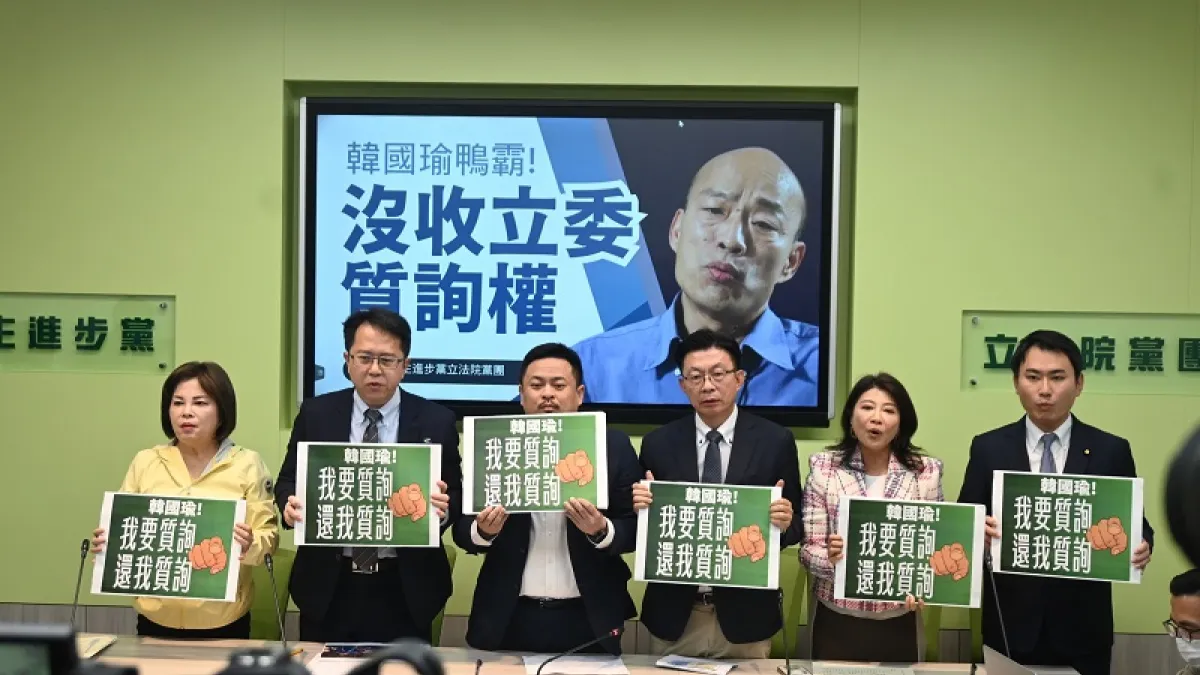 六名遲到立委抗議質詢權被沒收。左起:賴惠員、邱志偉、洪申瀚、郭國文、林楚茵、陳冠廷。(立委郭國文臉書)
