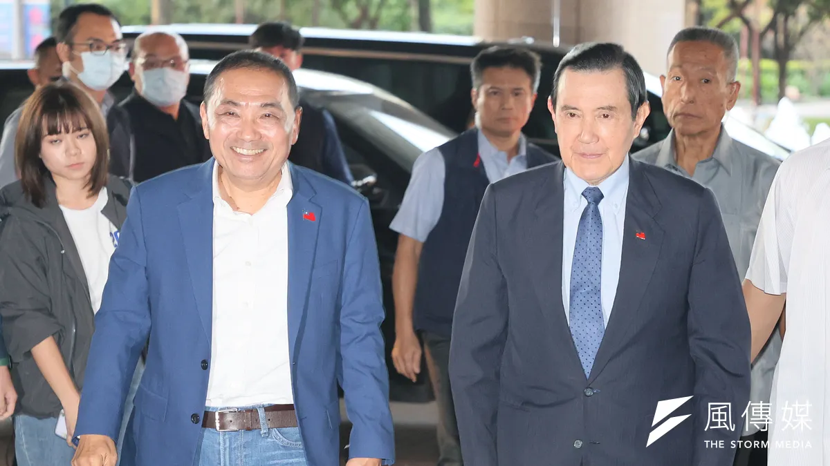 前總統馬英九(右)原先在「侯康配」選前之夜大造勢嘉賓名單上,但馬辦卻稱未受邀不會出席,讓外界好奇是否是日前的「信習論」爭議,遭侯友宜(左)切割。(資料照,柯承惠攝)