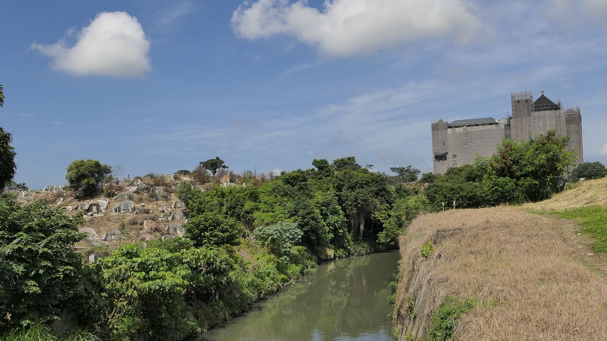 台南南山公墓與竹溪。(取自維基百科) 台南南山公墓與竹溪。(取自維基百科)