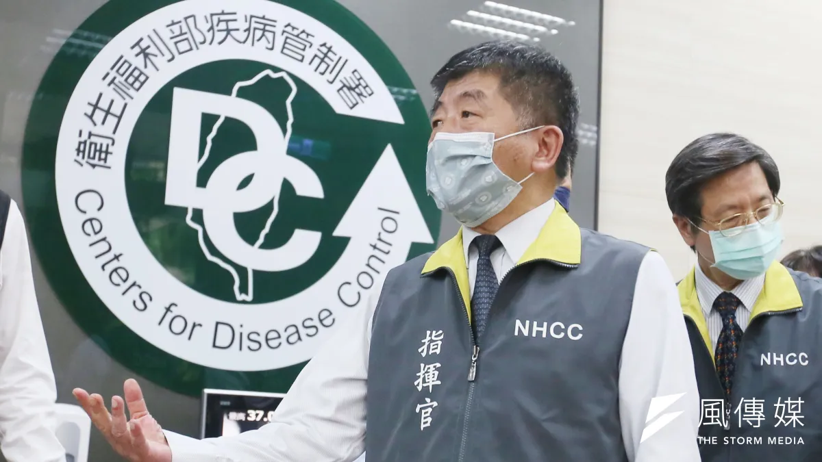 外界關心防疫警戒是否要提升至第三級,中央流行疫情指揮中心指揮官陳時中(見圖)重申,目前仍是第二級,但呼籲民眾一定要遵守防疫規定。(資料照,柯承惠攝)