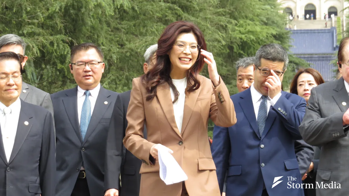 Kuomintang (KMT) Chair Cheng Li-wun (鄭麗文) leads a delegation to mainland China, visiting the Sun Yat-sen Mausoleum in Nanjing on April 8, 2026, to pay respects to the founding father Sun Yat-sen. (Photo: Yang Teng-kai)
